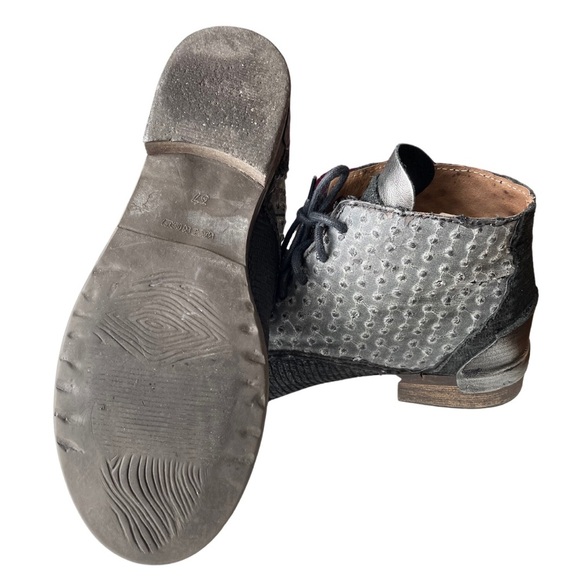 Clocharme Black Leather Ankle Boots - Picture 5 of 15
